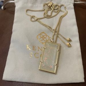 Kendra Scott necklace
